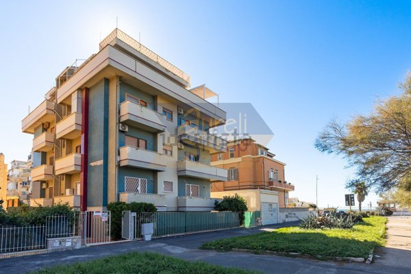 appartamento in vendita a Roma in zona Ostia