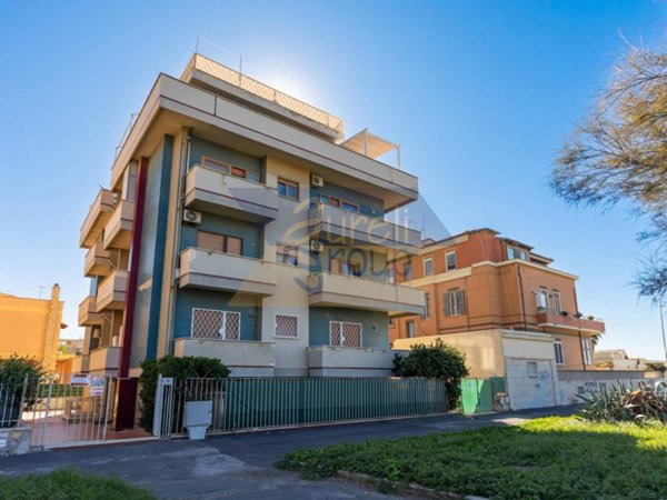 appartamento in vendita a Roma in zona Ostia