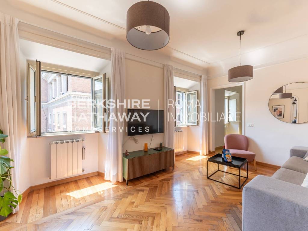 appartamento in vendita a Roma in zona Rione Regola