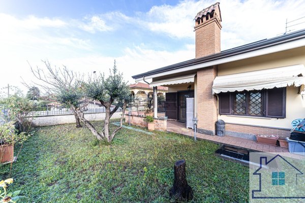 casa indipendente in vendita a Roma in zona Casal Morena