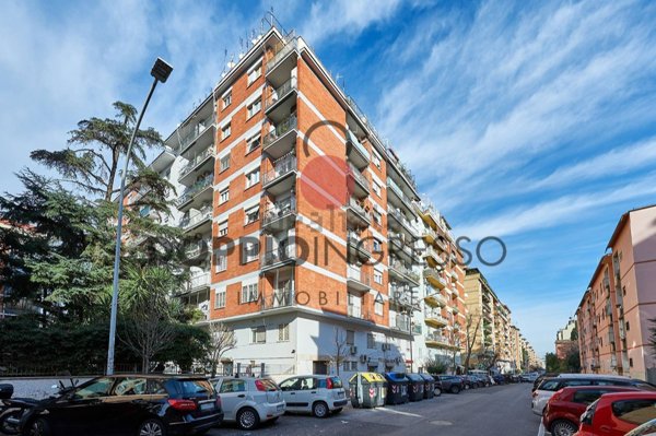 appartamento in vendita a Roma in zona Ardeatino