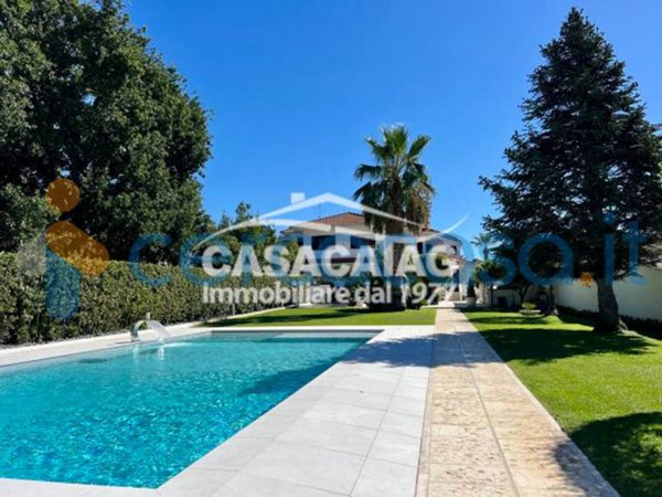 casa indipendente in vendita a Roma in zona Infernetto