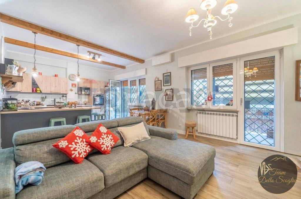 appartamento in vendita a Roma in zona Appio Pignatelli