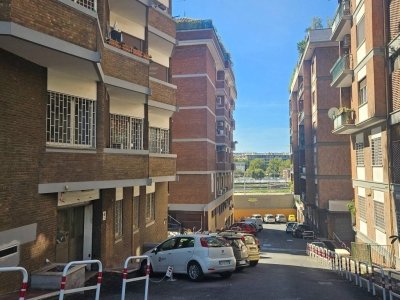 casa semindipendente in vendita a Roma in zona Ostiense