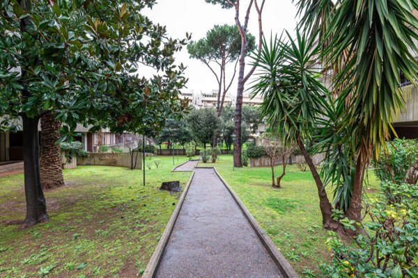 appartamento in vendita a Roma in zona EUR