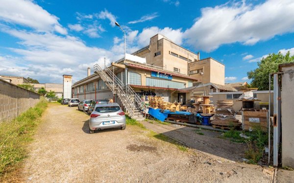 capannone in vendita a Roma in zona Tor Sapienza