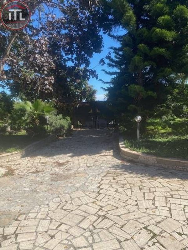 casa indipendente in vendita a Roma in zona Massimina/Casal Lumbroso