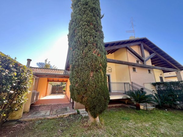 casa indipendente in vendita a Roma in zona Infernetto