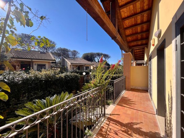 casa indipendente in vendita a Roma in zona Infernetto