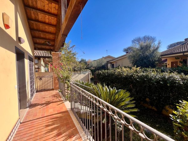 casa indipendente in vendita a Roma in zona Infernetto