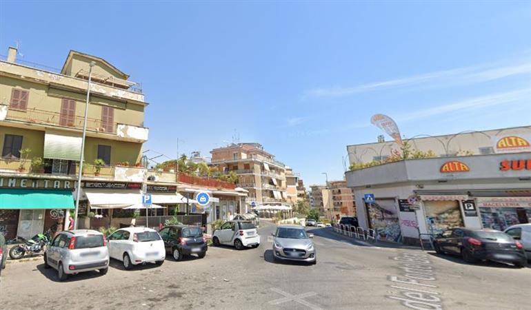 negozio in vendita a Roma in zona Primavalle