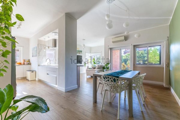 appartamento in vendita a Roma in zona Ardeatino