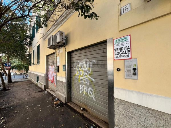 locale commerciale in vendita a Roma in zona Nomentano