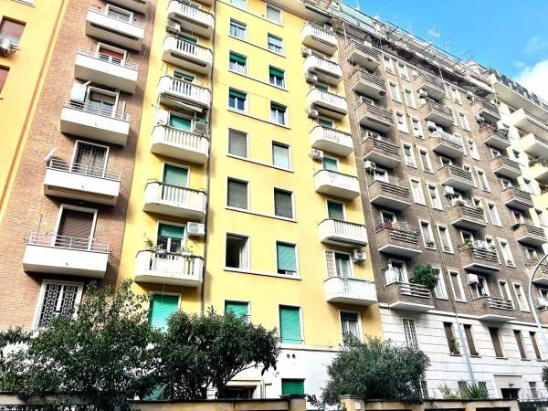 appartamento in vendita a Roma in zona Appio Latino