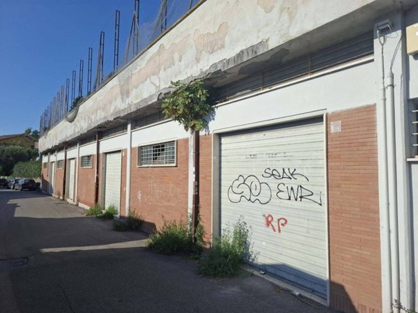 negozio in vendita a Roma in zona Vitinia