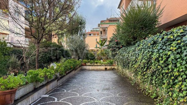 appartamento in vendita a Roma in zona Appio Pignatelli