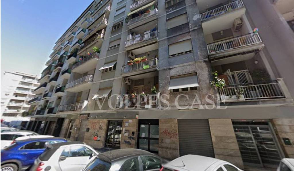 negozio in vendita a Roma in zona Cinecittà