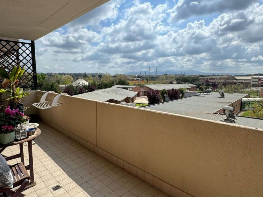 appartamento in vendita a Roma in zona Appio Claudio