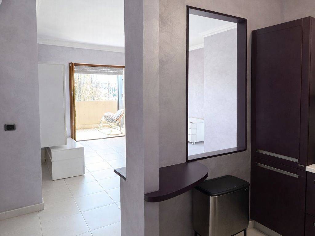 appartamento in vendita a Roma in zona Appio Claudio