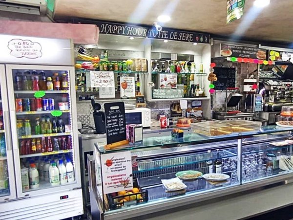 negozio in vendita a Roma in zona Finocchio