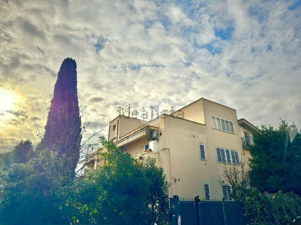 appartamento in vendita a Roma in zona Appio Claudio