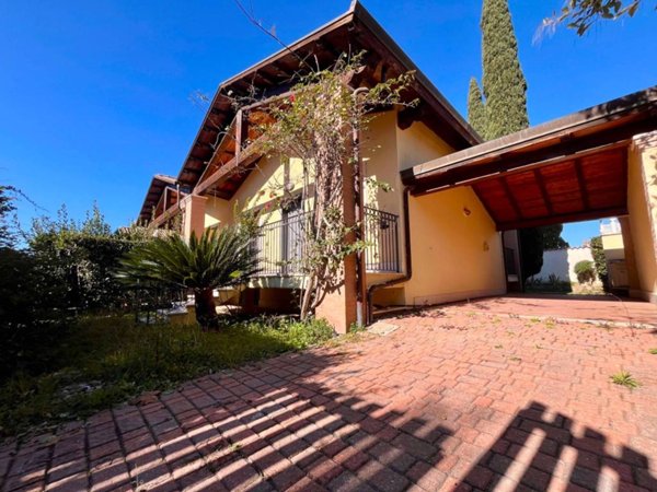 casa indipendente in vendita a Roma in zona Infernetto