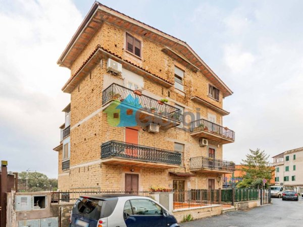 appartamento in vendita a Roma in zona Tomba di Nerone