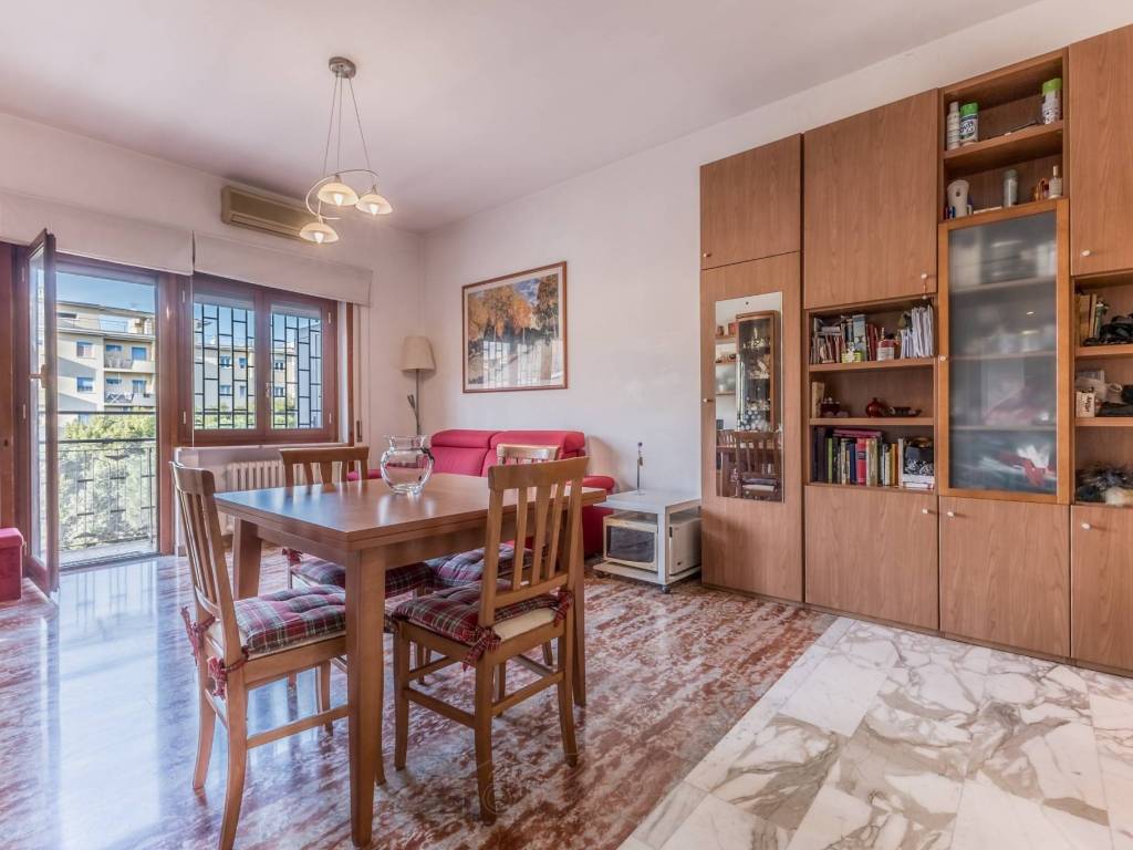 appartamento in vendita a Roma in zona Ardeatino