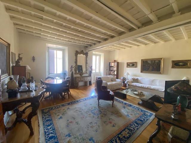 appartamento in vendita a Roma in zona Trevi-Colonna