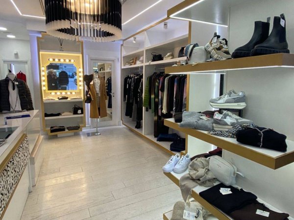 negozio in vendita a Roma in zona Tor di Quinto