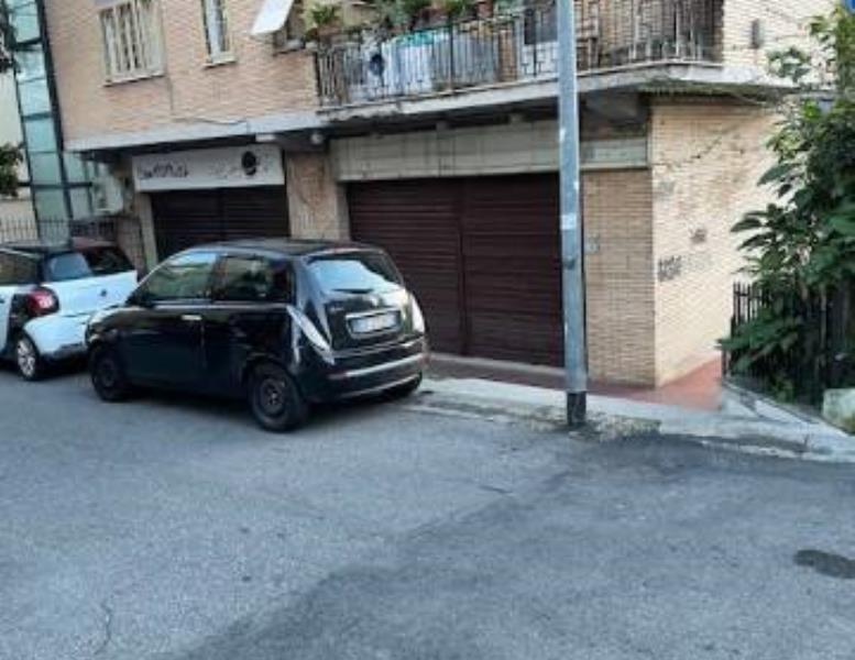locale commerciale in vendita a Roma in zona Fidene