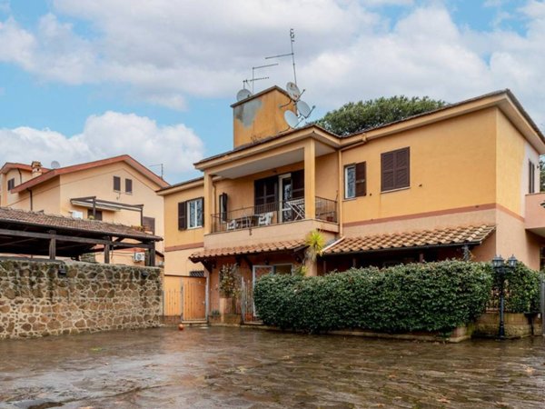 appartamento in vendita a Roma in zona Appio Claudio