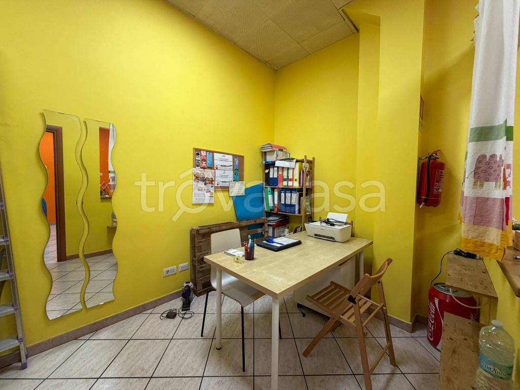 negozio in vendita a Roma in zona Tuscolano