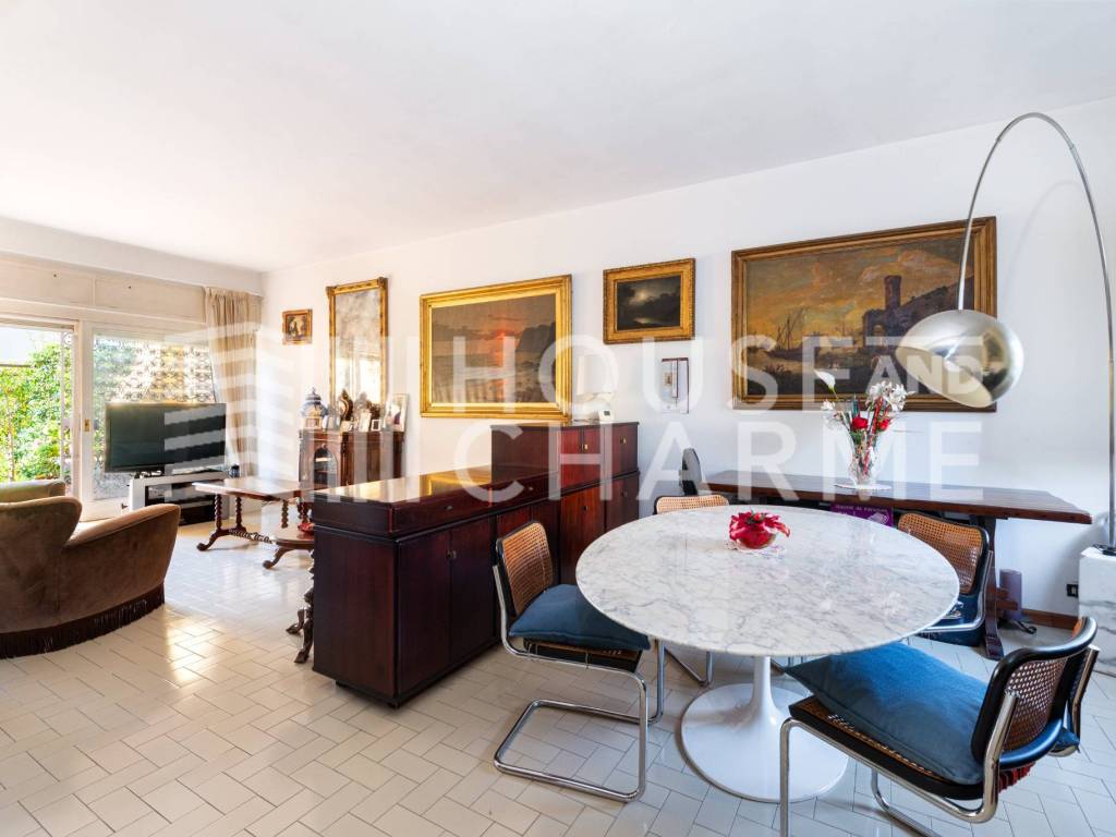 casa indipendente in vendita a Roma in zona Casal Palocco