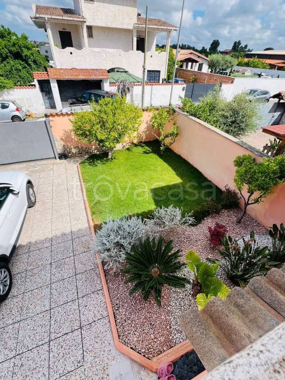 casa indipendente in vendita a Roma in zona Ostia Antica