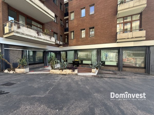 locale commerciale in vendita a Roma in zona Rione Prati