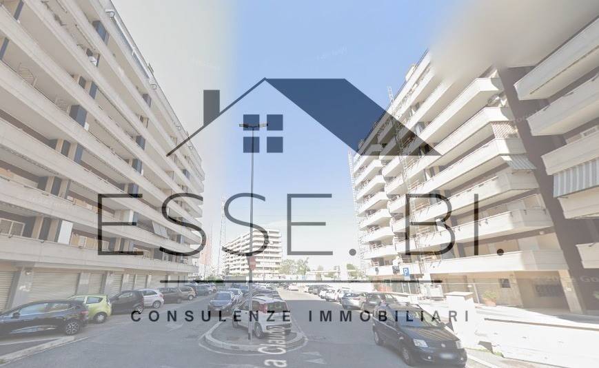 appartamento in vendita a Roma in zona Appio Claudio