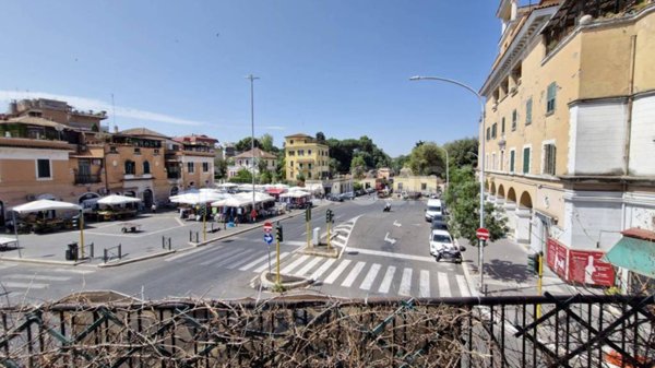 negozio in vendita a Roma in zona Monte Sacro/Talenti