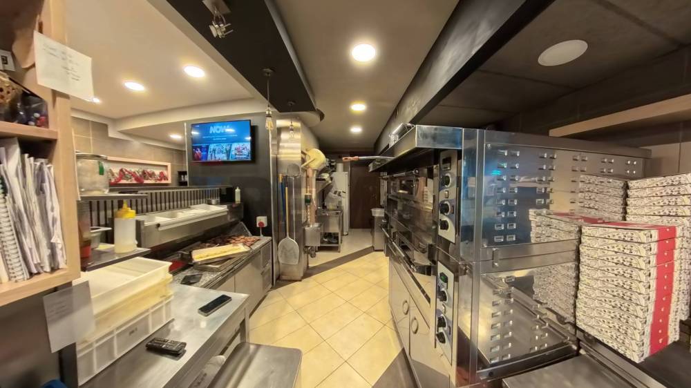 locale commerciale in vendita a Roma in zona Romanina