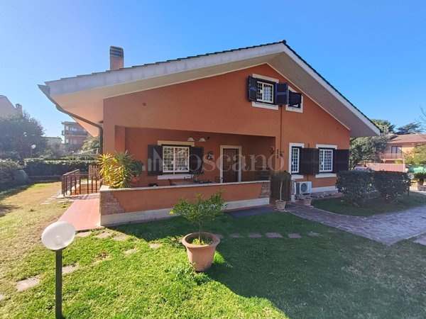 casa indipendente in vendita a Roma in zona Casal Morena