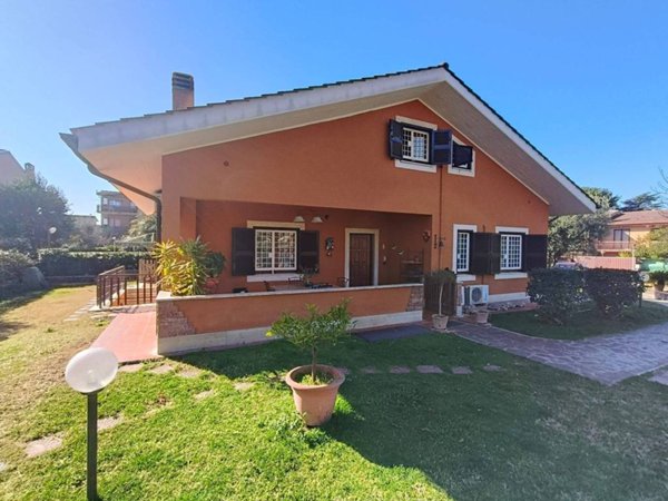 casa indipendente in vendita a Roma in zona Casal Morena