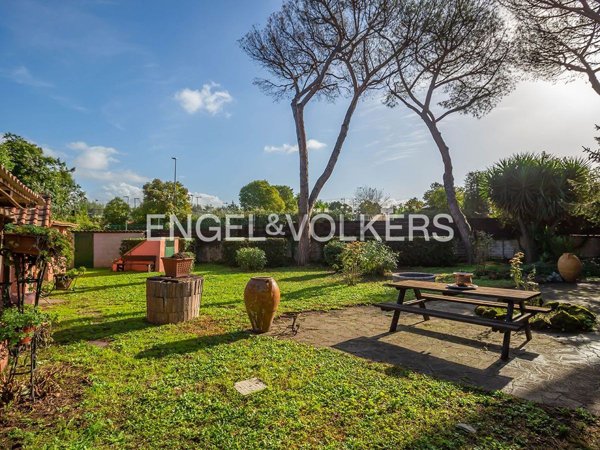 casa indipendente in vendita a Roma in zona Ardeatino