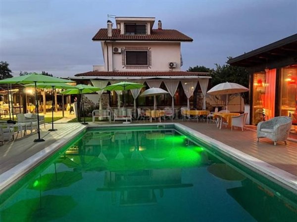 casa indipendente in vendita a Roma in zona Casal Morena