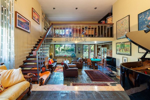 casa indipendente in vendita a Roma in zona Axa