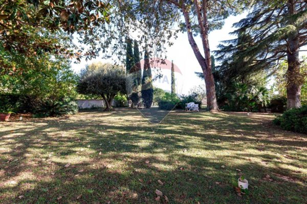 casa indipendente in vendita a Roma in zona Axa
