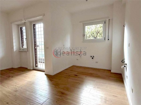 appartamento in vendita a Roma in zona Tomba di Nerone