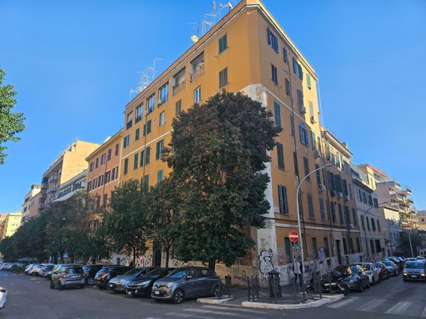 appartamento in vendita a Roma in zona Tuscolano