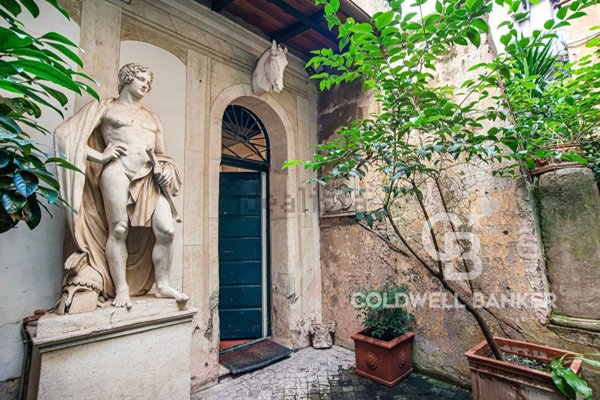 appartamento in vendita a Roma in zona Rione di Ponte