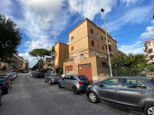 negozio in vendita a Roma in zona Torrevecchia