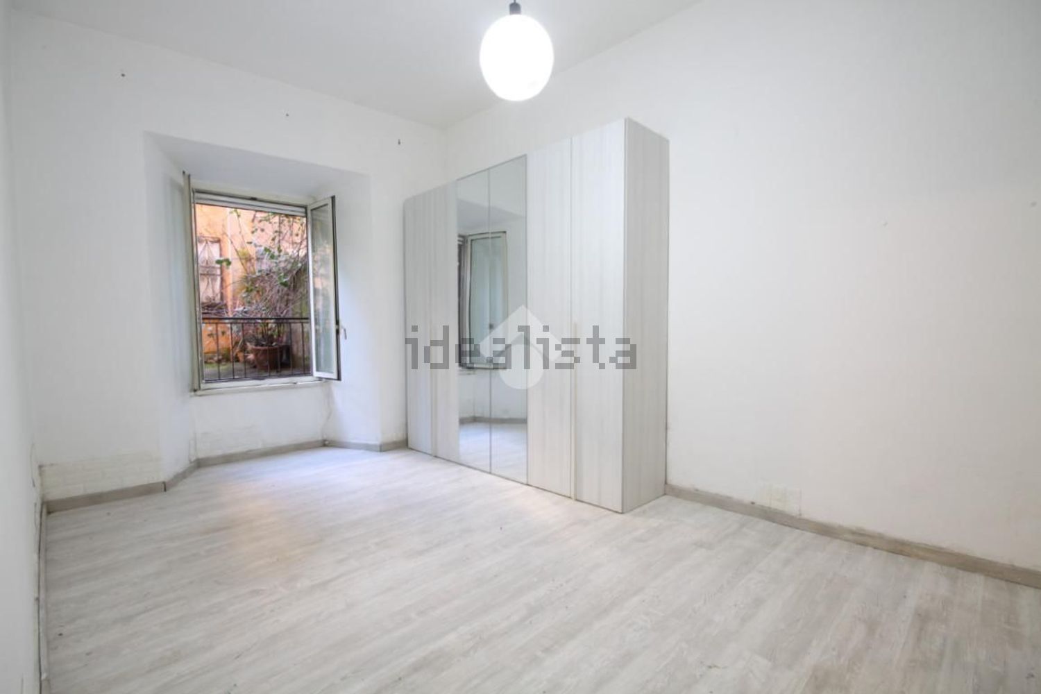 appartamento in vendita a Roma in zona Prenestino-Labicano